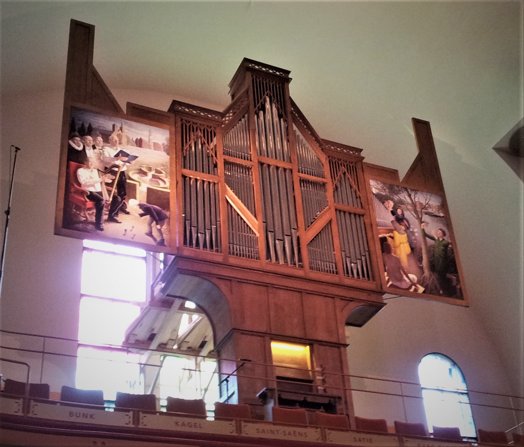 Het Van Straten-orgel in het Orgelpark te Amsterdam, een houten pijporgel met gotische kenmerken in een lichte concertzaal